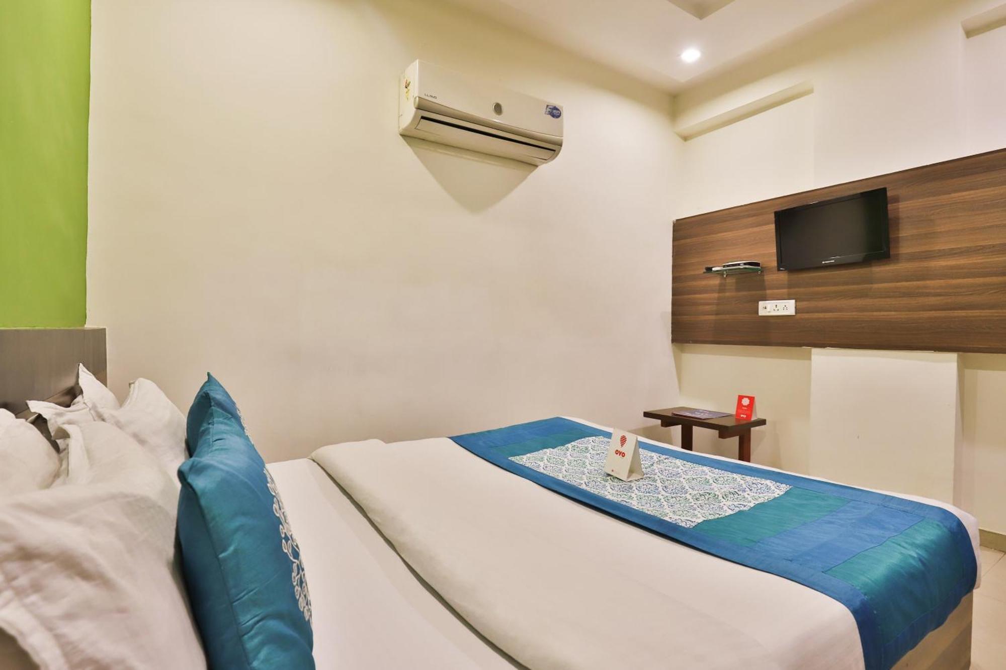 Super Hotel O Apollo Ахмедабад Экстерьер фото